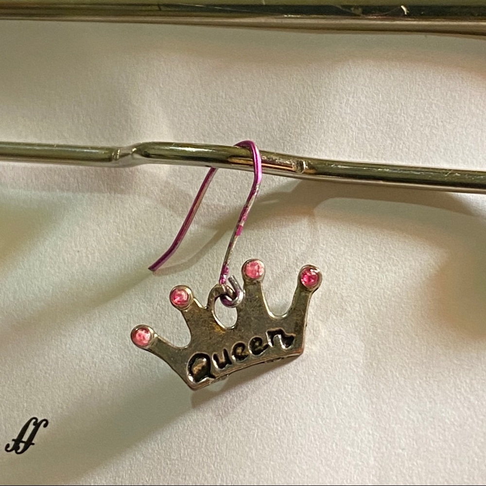 queen silver crown singular earring
